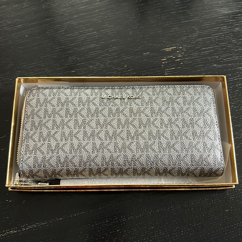Michael Kors Jet Set Wristlet Wallet